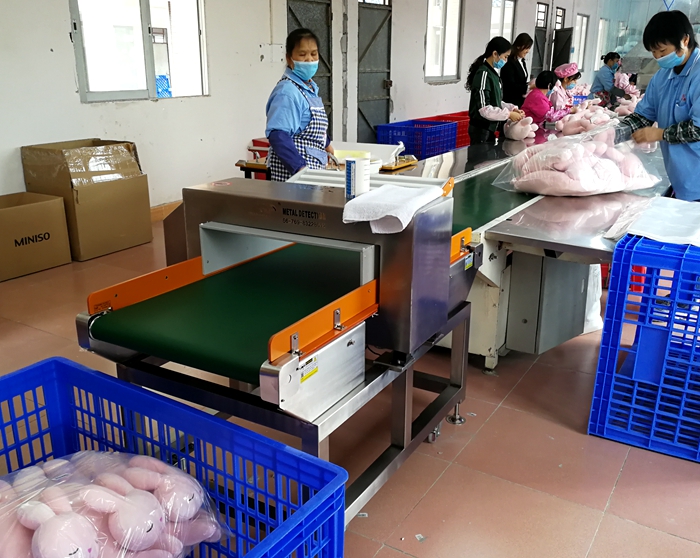 1562335803611359.jpg 源康毛絨玩具壓縮導入型金屬檢測機1.jpg
