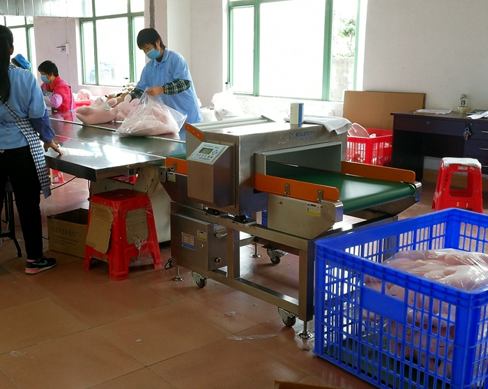 1562335817954590.jpg 源康毛絨玩具壓縮導入型金屬檢測機2.jpg